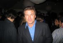 Alec Baldwin es rechazado por feligreses de su parroquia en Nueva York