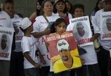Piden justicia en caso de inmigrante muerto a manos de agentes federales EEUU