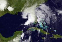 La tormenta tropical "Andrea" comienza a empapar la costa oeste de Florida