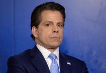 Renuncia Anthony Scaramucci, director de comunicación de Casa Blanca, tras 10 días en el cargo Anthony Scaramucci renunció como director de comunicación de la Casa Blanca, diez días después de asumir el puesto.