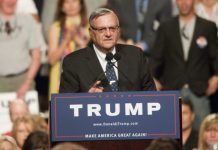 Arpaio no descarta la posibilidad de lanzarse al Senado federal Joe Arpaio, exalguacil del condado Maricopa (Arizona).