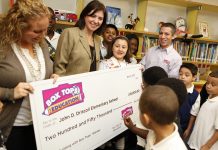 La escuela pública PS 16 de Staten Island recibió un gran regalo de Navidad de Box Tops for Education