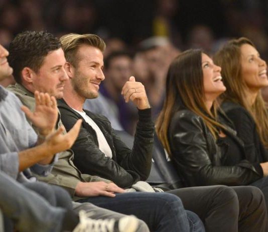 David Beckham tendrá equipo de la MLS en Miami La presencia del centrocampista inglés David Beckham en su asiento cercano a la pista del Staples Center para ver el partido de baloncesto que disputaron el equipo local de Los Ángeles Lakers y los Magic de Orlando hizo que se convirtiese en la atracción de la noche y que los aficionados le dedicasen una gran ovación.