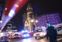 Al menos nueve muertos al irrumpir un camión en un mercadillo de Berlín