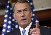 Líder republicano prepara nueva demanda contra Obama por medidas migratorias El líder de la oposición republicana John Boehner está preparando acciones legales contra las medidas migratorias unilaterales adoptadas por el presidente de EE.UU., Barack Obama, que ya enfrentan una demanda de una coalición de 26 estados liderados por Texas.
