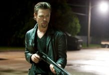 "Killing them Softly" de Brad Pitt debuta en salas de EE.UU. Brad Pitt apunta a matar en el papel de Jackie Cogan, un mercenario que recibe el encargo de atrapar a dos incautos ladrones que dan un golpe en una partida ilegal de cartas protegida por el hampa, una historia que constituye el argumento de "Killing the Softly".