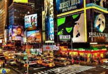 Los teatros de Broadway afrontan una convocatoria de huelga que obligaría a bajar el telón de los espectáculos neoyorquinos durante parte de las vacaciones navideñas si las empresas no logran mañana un acuerdo con los trabajadores, que reclaman más salarios y mejor cobertura sanitaria.