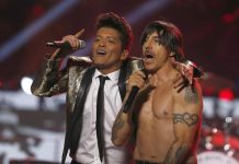 Bruno Mars y Red Hot Chili Peppers calientan el Super Bowl a ritmo de soul y rock El cantante Bruno Mars, con ocho nominaciones, parte como favorito en la 45 edición de los premios American Music Awards.