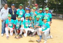 CAMPEONES INFANTIL. Integrantes de la novena Julio Díaz Stars, conquistaron la corona tras vencer a los Cyclones de Danny Lez.