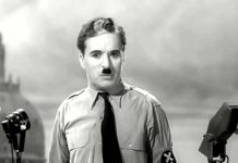 Charlie Chaplin más vigente que nunca Charles Chaplin en su papel del barbero judío suplantando al dictador y presentando su discurso de cinco minutos, en su obra “El Gran Dictador” que generó gran controversia.
