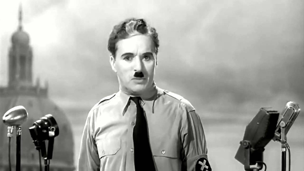 Charles Chaplin (1889-1977), el gran genio del cine mudo, muri&oacute; mientras dorm&iacute;a en su residencia de Suiza. (foto archivo)