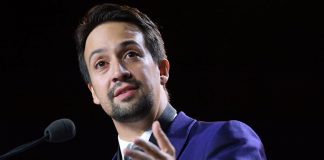 Lin-Manuel Miranda y John Leguizamo lanzarán el Mes de la Herencia Hispana en Times Square El actor y compositor estadounidense Lin-Manuel Miranda habla durante la Cuadragésima Edición de la Gala de la Herencia Hispana del Congreso de EE.UU.