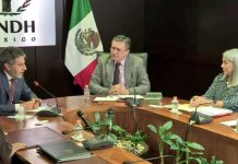 CNDH, UNAM y Carlos Slim impulsan ciudadanización de mexicanos en Estados Unidos CNDH, UNAM y la Fundación Carlos Slim anunciaron hoy en San Antonio, Texas, un programa para impulsar la ciudadanización de la comunidad mexicana inmigrante en Estados Unidos. (foto twitter)