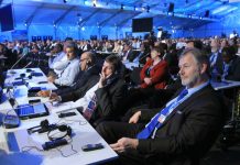 Delegados asisten a la intervención del presidente de la Conferencia de la ONU sobre cambio climático (COP20).
