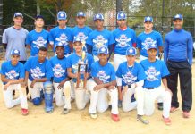 Integrantes de la escuadra de la academia Corporán King que conquistó el título de campeón en la división Pee Wee. Raffi Nunez fue el dirigente campeón.