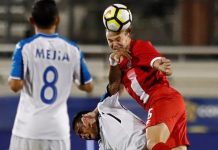 0-0. Canadá asegura pase a cuartos y Honduras logra punto de oro Samuel Piette (R) de Canadá compite con Carlos Discua (C) de Honduras en la primera mitad de la Copa Oro de la CONCACAF entre Canadá y Honduras en el Toyota Stadium de Frisco, Texas