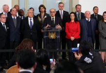 El canciller peruano, Ricardo Luna (c), preside la declaración conjunta con los otros cancilleres y ministros de relaciones exteriores de 17 países de América y el Caribe hoy, martes 8 de agosto del 2017, en el Palacio de Torre Tagle, en el centro histórico de Lima (Perú).