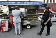 La cruda realidad tras los icónicos carritos de comida de Nueva York