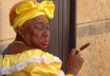 El arte de torcer tabaco con sabor a literatura