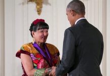 Sandra Cisneros afronta su don literario como un llamado a servir al prójimo