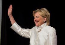 Clinton aumenta ligeramente su ventaja sobre Trump, según una nueva encuesta