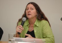 Política antidrogas del mexicano Calderón tuvo "costo demasiado alto": WOLA La asesora principal de la Oficina en Washington para Asuntos Latinoamericanos (WOLA), Colleta Youngers, dijo hoy en Bogotá que la política antidrogas aplicada en México por el ya expresidente Felipe Calderón (2006-2012) ha tenido un "costo demasiado alto".