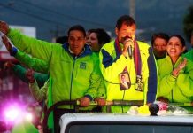 El presidente ecuatoriano y candidato del Movimiento Alianza País, Rafael Correa, suspendió desde hoy sus actos de campaña tras el ataque contra simpatizantes ocurrido ayer, en el que un hombre mató a dos personas e hirió a otras cuatro con un arma blanca.