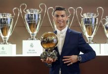 Cristiano Ronaldo galardonando con el Balón de Oro 2013 El delantero portugués del Real Madrid, Cristiano Ronaldo lanza el gol que ha marcado ante el Apoel, el segundo del equipo, durante el partido de Liga de Campeones que disputan en el estadio Santiago Bernabéu de Madrid.