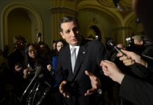- Fotografía de archivo del 10 de marzo de 2016 del hasta hoy aspirante a la nominación del Partido Republicano para ser el candidato en las elecciones presidenciales de noviembre en EE.UU. Ted Cruz, quien abandonó la carrera al perder en las elecciones primarias del estado de Indiana ante su principal rival, el magnate Donald Trump hoy, 3 de mayo de 2016.