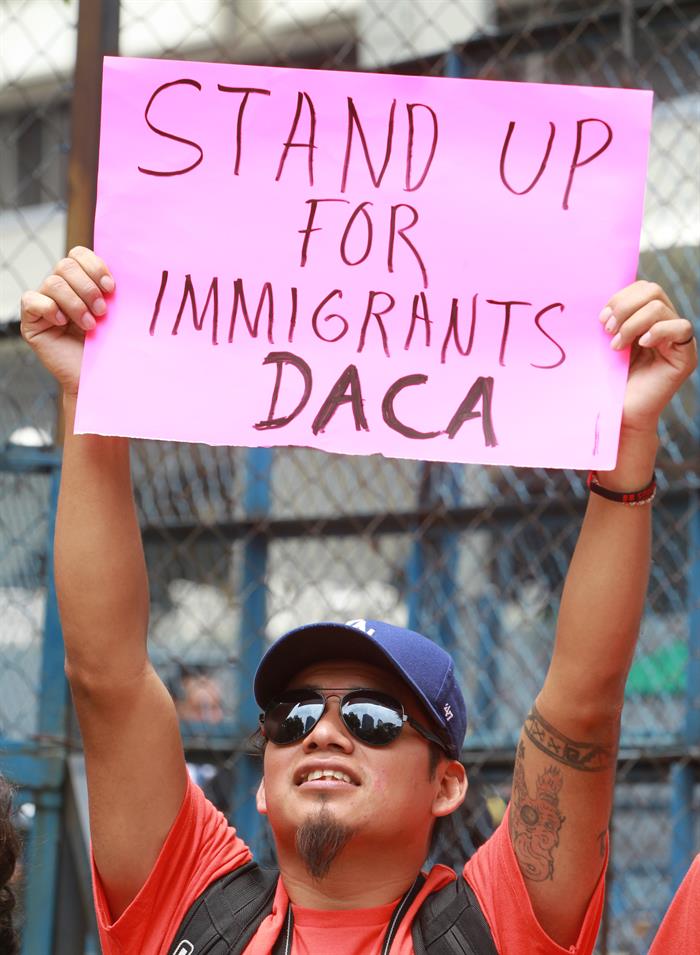 La demanda que se vio hoy en Nueva York es la primera desde que fueron anunciadas esas medidas, pero no el primer recurso judicial que plantea en el pa&iacute;s un inmigrante acogido al programa DACA y cuya deportaci&oacute;n es ordenada por las autoridades.