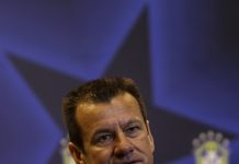 El capitán Dunga, un técnico "manu militari" para enderezar a Brasil