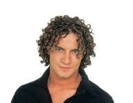 David Bisbal finalizará su gira acústica en EEUU y Canadá Después de pasar con éxito por la última edición de los Grammy Latino, donde recogió un galardón al mejor álbum vocal pop tradicional, David Bisbal pondrá punto y final a su gira acústica por el mundo con una decena de conciertos en EEUU y Canadá el próximo marzo.