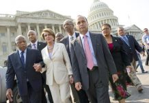 Congresistas demócratas presentan propuesta para prohibir armas de asalto