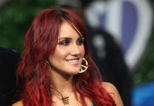 La cantante y actriz mexicana Dulce María celebró su cumpleaños número 27 con un grupo de admiradores brasileños que la acompañan en su gira por el país suramericano, con la que cierra el tour de promoción de su primer álbum, titulado "Extranjera".