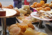 Dulces mexicanos, una herencia mestiza de la Conquista Fotografía del 12 de julio de 2017 que muestra piña, duraznos y calabazas cristalizadas en una tienda de dulces de Ciudad de México