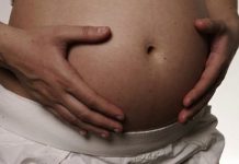 Las adolescentes hispanas y negras se embarazan hasta en una doble proporción que las blancas, según revela un informe