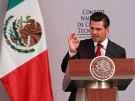 El 50 % de los mexicanos aprueba la gestión del presidente Enrique Peña Nieto, que obtiene una calificación de 6,3 puntos en una escala de 0 a 10, según una encuesta difundida hoy por el matutino Reforma.