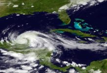 La tormenta "Ernesto" tocará tierra en México en las próximas horas