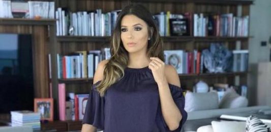 Eva Longoria fue galardonada como Artista del Año 2015 por la Fundación Harvard de Interculturalidad y Relaciones Raciales, la medalla de las artes más prestigiosa que otorga la institución