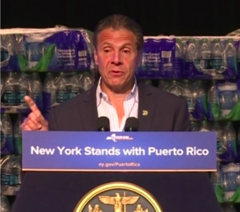El Gobernador Cuomo y una delegación de funcionarios de manejo de emergencias, recorrieron en helicóptero la isla, que fue declarada zona de desastre y entregaron suministros como comida, agua y generadores de electricidad.