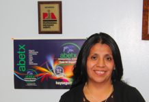 Los ecuatorianos en Nueva York han sido reconocidos por ser excelentes, talentosos y responsables trabajadores y son parte importante de diferentes empresas, organizaciones y negocios, para muestra la Sra. Inés Vimos, oriunda de la Ciudad de Cuenca, en el Austro ecuatoriano, quien desde hace más de doce años es la Gerente de Oficina de Abetx, una reconocida firma de seguros con casi un cuarto de siglo de funcionamiento en Jackson Heights fundada por el empresario colombiano Eduardo Giraldo.