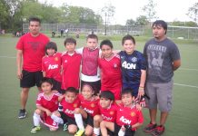 Empezó a rodar el balón en la Copan Maya S.L. Los pequeñuelos de Manchester United nuevamente participando en el campeonato veraniego del a Chapina Youth Soccer League, en el StarLight Park, en El Bronx. (Foto Buki Chapín).