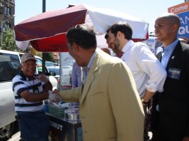 Políticos realizan caminata contra la segregación