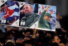 Los incondicionales de Fidel le dicen adiós frente a su pueblo cubano