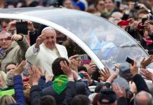 Hispanos piden al Papa que interceda ante Obama por los inmigrantes
