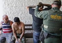 Un vehículo de la patrulla fronteriza de EEUU durante un simulacro de operación de vigilancia en Laredo, a orillas del Rio Bravo