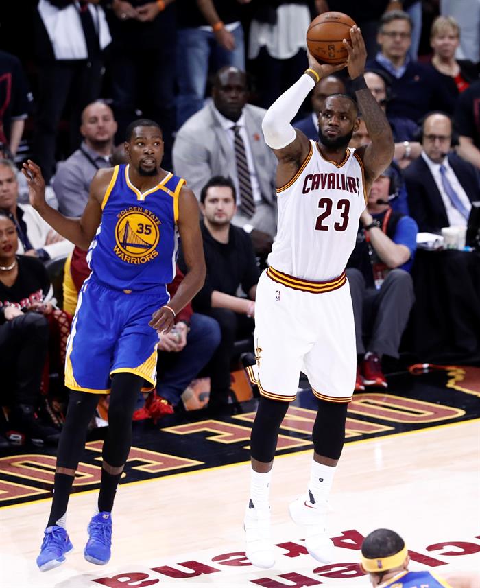 Los Warriors de Golden State mantuvieron su racha ganadora. (foto archivo)