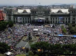Guatemala desfila con orgullo para celebrar su independencia