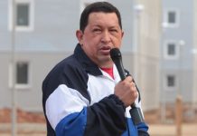 Gobierno venezolano difunde primeras imágenes de Hugo Chávez El Gobierno de Venezuela admitió hoy que el presidente, Hugo Chávez, sufrió complicaciones durante la operación que le fue practicada el pasado martes, debido a una hemorragia, aunque señaló que el gobernante se recupera y sus signos vitales son normales.