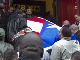 Sepultan a 'Macho' Camacho entre lágrimas, aplausos y el desmayo de su madre El féretro de Héctor "Macho" Camacho ingresa a la Parroquia Santa Cecilia para la misa final antes de su entierro en Nuev York.